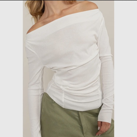 Boho OFF-THE-SHOULDER Ruched Top - Picture 4 of 6